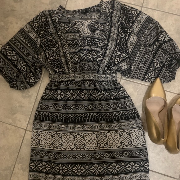 🚨🚨price drop🚨🚨Black and white patterned to - Picture 3 of 8